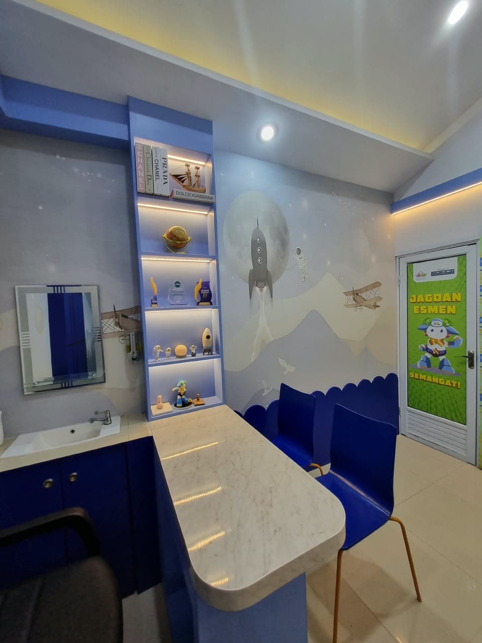 Suasana ramah anak di klinik Rumah Khitan Dokter Wawan
