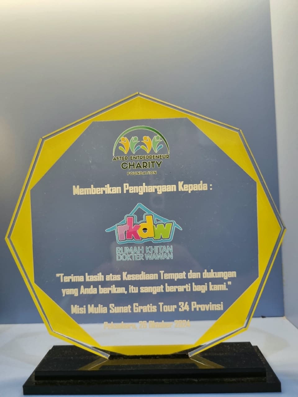 Penghargaan Misi Mulia Sunat Gratis Tour 34 Provinsi